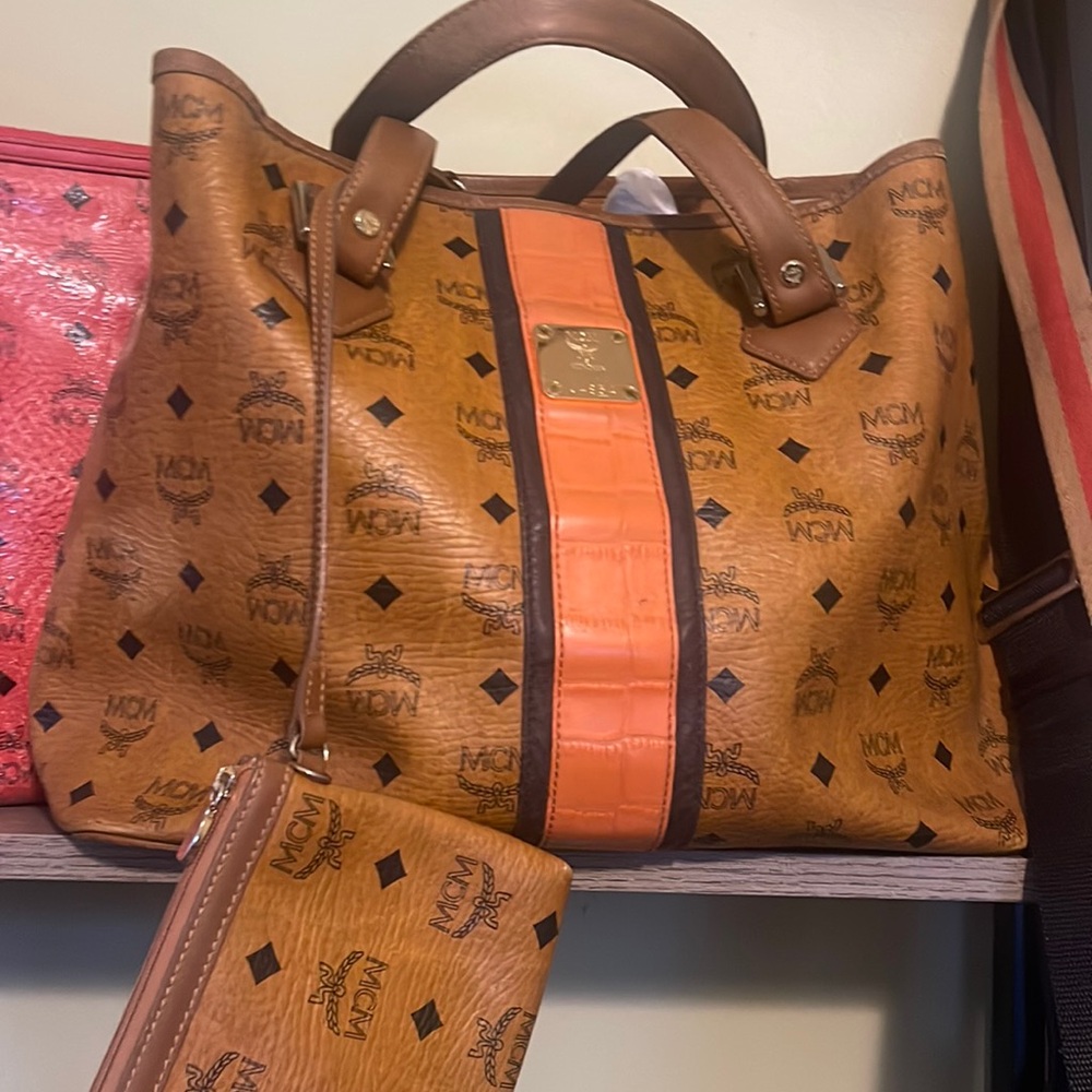 11' high x 14 width 6'depth. Clean no markings  comes with pochette and charm